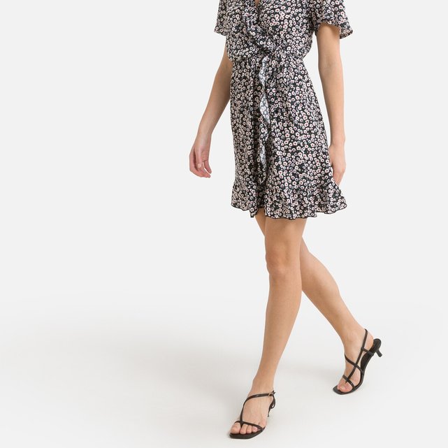 Κοντομάνικο φόρεμα-φάκελος με φλοράλ μοτίβο