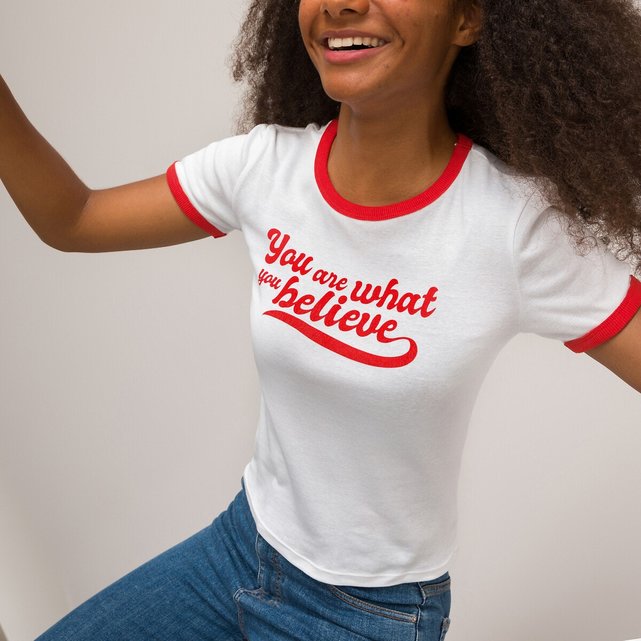 T-shirt με στρογγυλή λαιμόκοψη και μήνυμα σε κολεγιακό στυλ