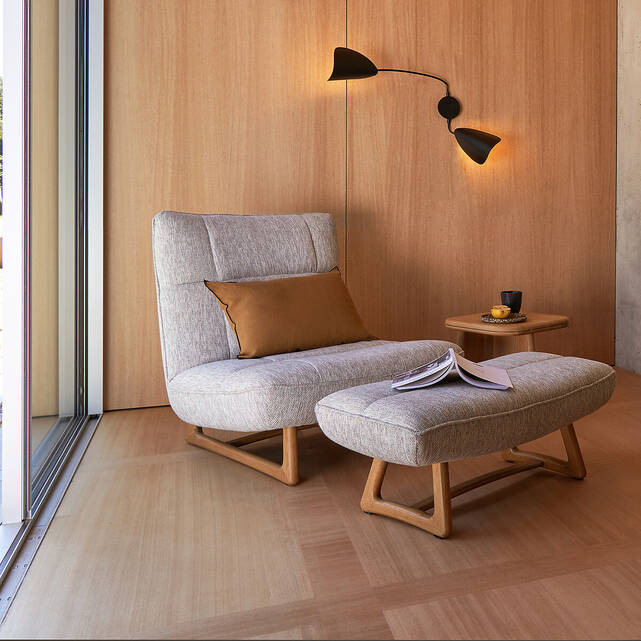 Υποπόδιο από ξύλο δρυ και μελανζέ ύφασμα, Lafar