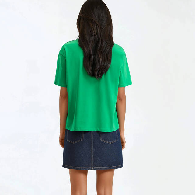 Κοντομάνικο βαμβακερό T-shirt σε loose γραμμή με στρογγυλή λαιμόκοψη
