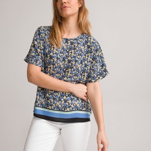 Κοντομάνικη φλοράλ μπλούζα με στρογγυλή λαιμόκοψη