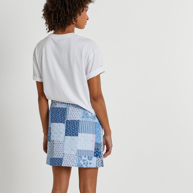 Εμπριμέ μίνι φούστα με μοτίβο patchwork