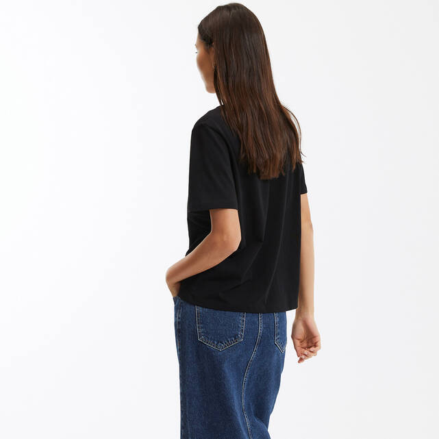 Κοντομάνικο T-shirt με στρογγυλή λαιμόκοψη