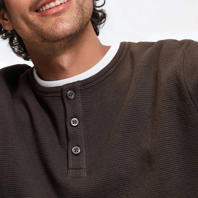 Μακρυμάνικο T-shirt με λαιμόκοψη Henley