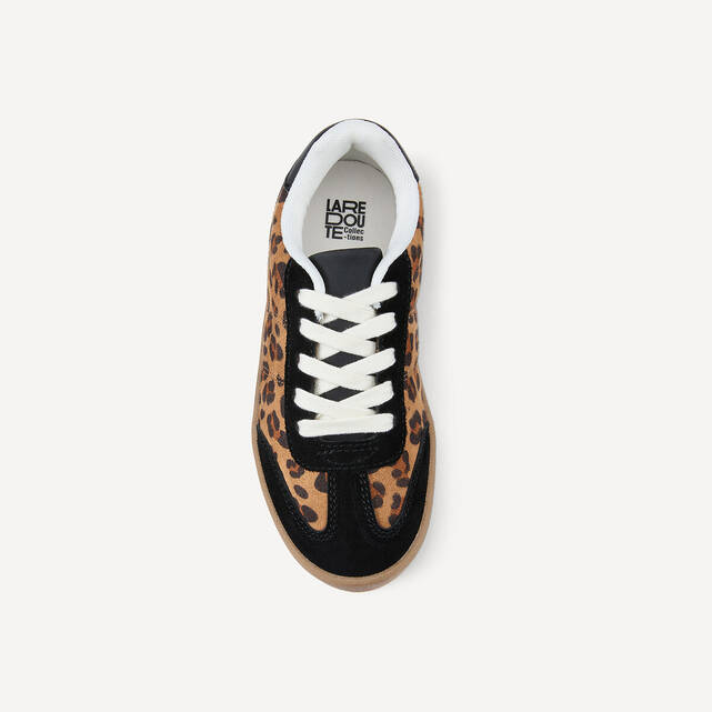 Ρετρό sneakers από δύο υλικά