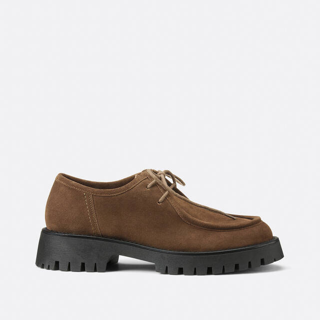 Brogues με τρακτερωτή σόλα από σουέντ δέρμα