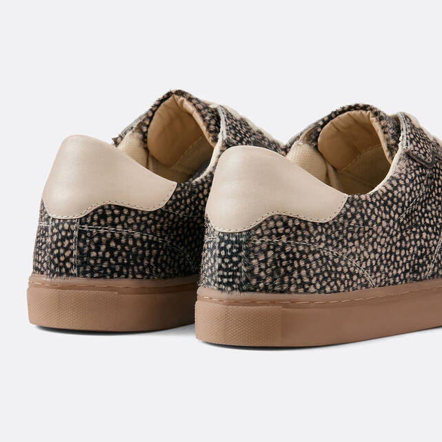 Ρετρό δερμάτινα sneakers με animal print