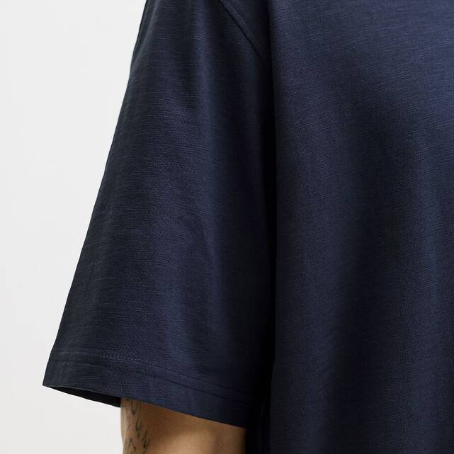 Κοντομάνικο t-shirt σε χαλαρή γραμμή