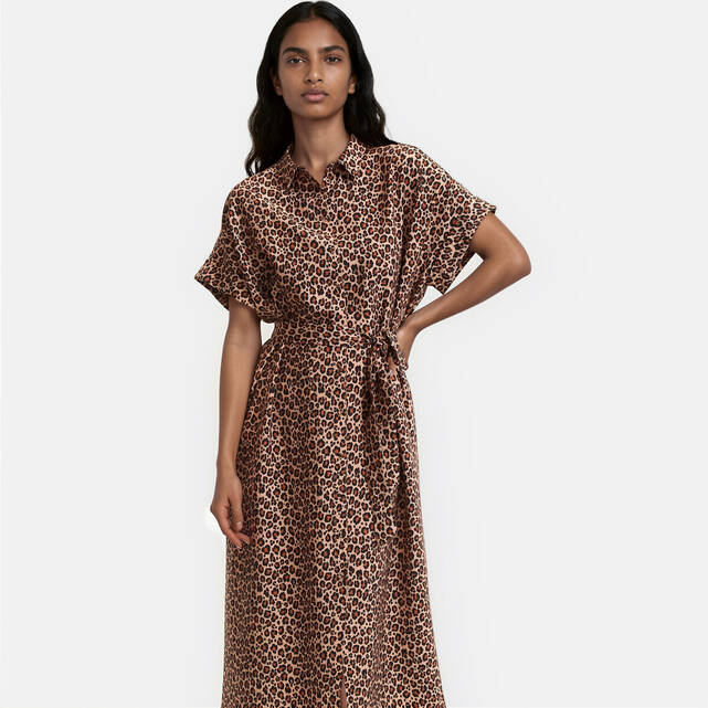 Μακρύ φλοράλ φόρεμα με animal print και κοντά μανίκια