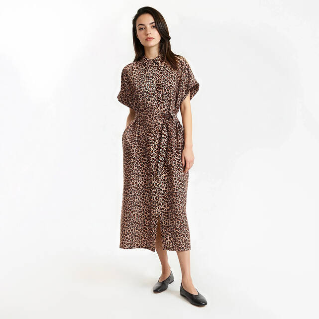 Μακρύ φλοράλ φόρεμα με animal print και κοντά μανίκια