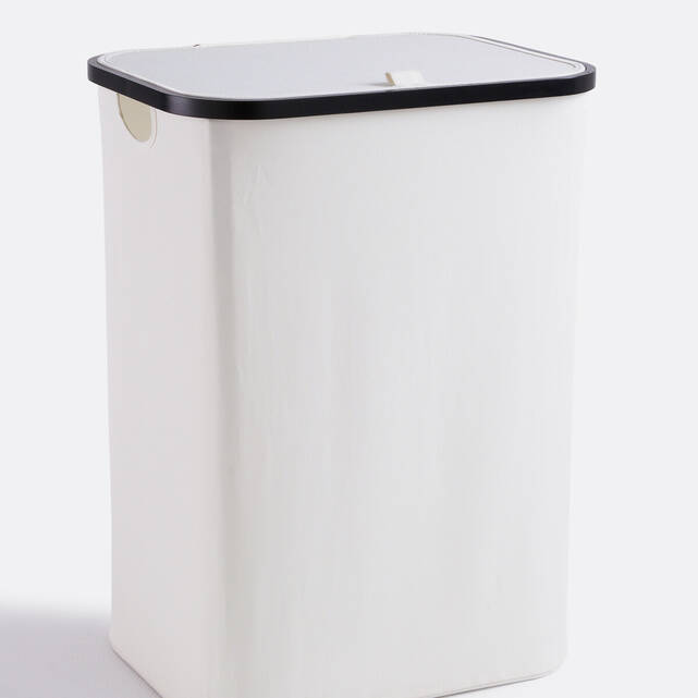 Καλάθι απλύτων σε μαύρο και άσπρο, YOANI