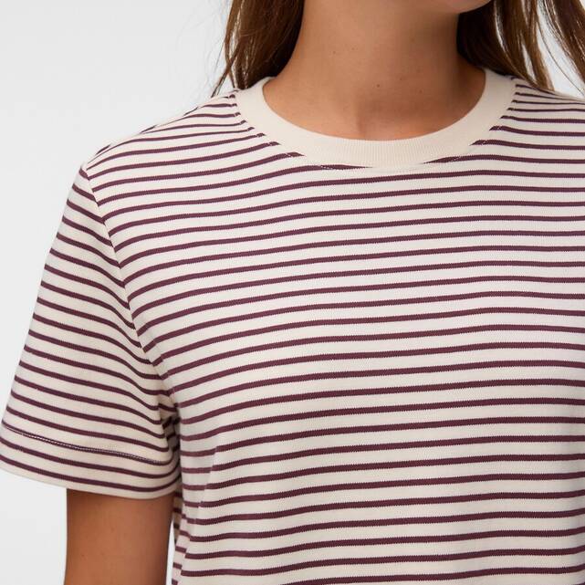 Ριγέ t-shirt με στρογγυλή λαιμόκοψη και κοντά μανίκια