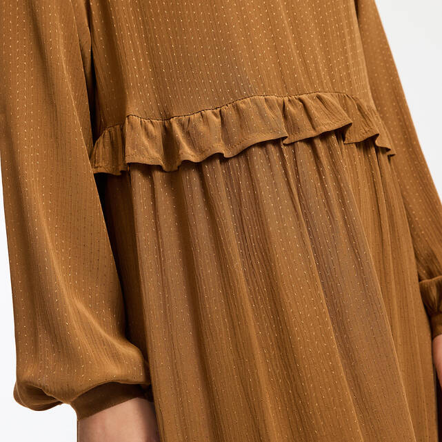 Μακρύ αέρινο φόρεμα με βολάν και μακριά μανίκια