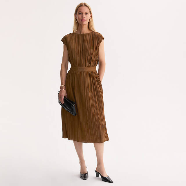 Μίντι πλισέ φόρεμα χωρίς μανίκια