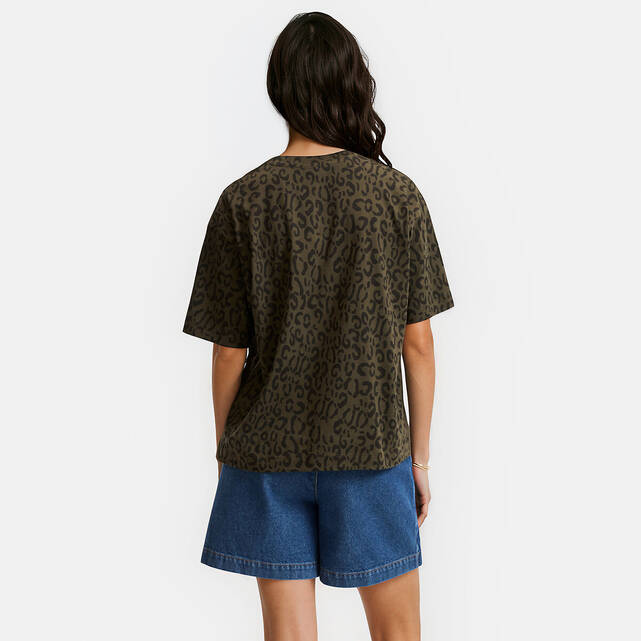 Κοντομάνικο T-shirt με στρογγυλή λαιμόκοψη και λεοπάρ τύπωμα