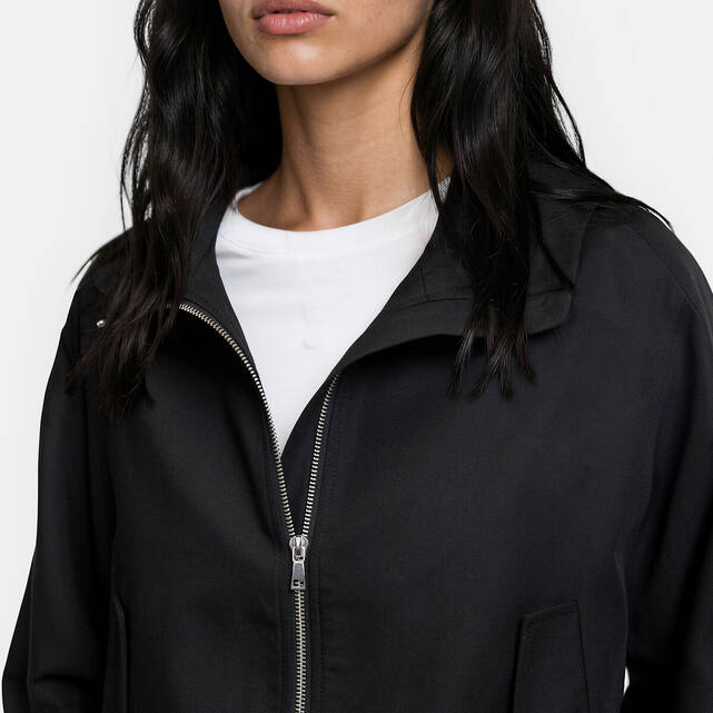 Μπουφάν bomber σε oversize γραμμή
