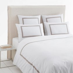 White/taupe