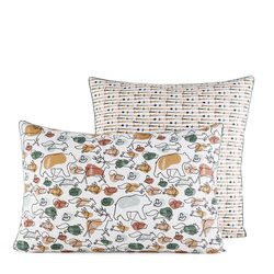 White background / animal print