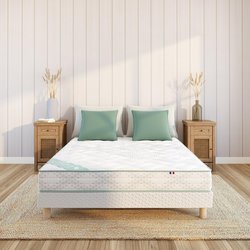 White/grey-green