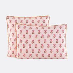 Print/pink background