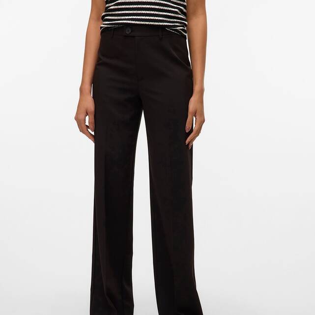 Παντελόνι σε φαρδιά γραμμή