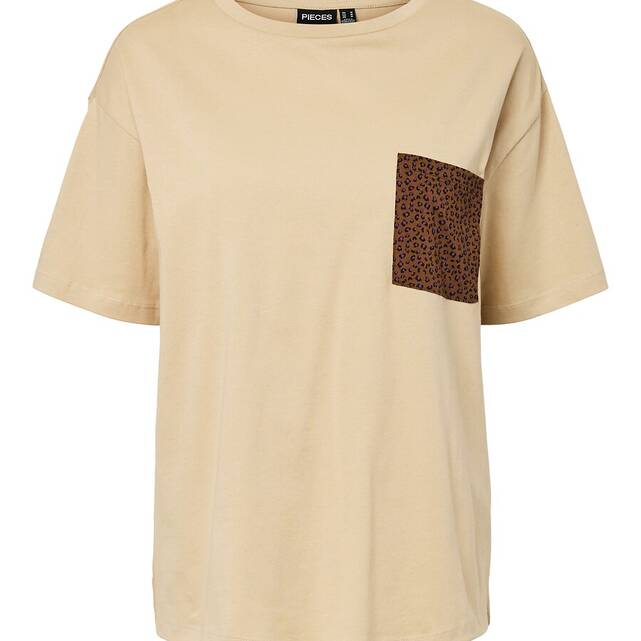 T-shirt με κοντά μανίκια και λεπτομέρεια στο στήθος